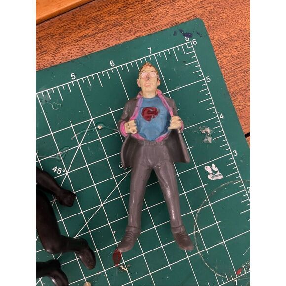 Vintage 1974 CHEMTOY CLARK KENT Changing Into SUPERMAN 4 inch PVC Figure - Picture 1 of 2